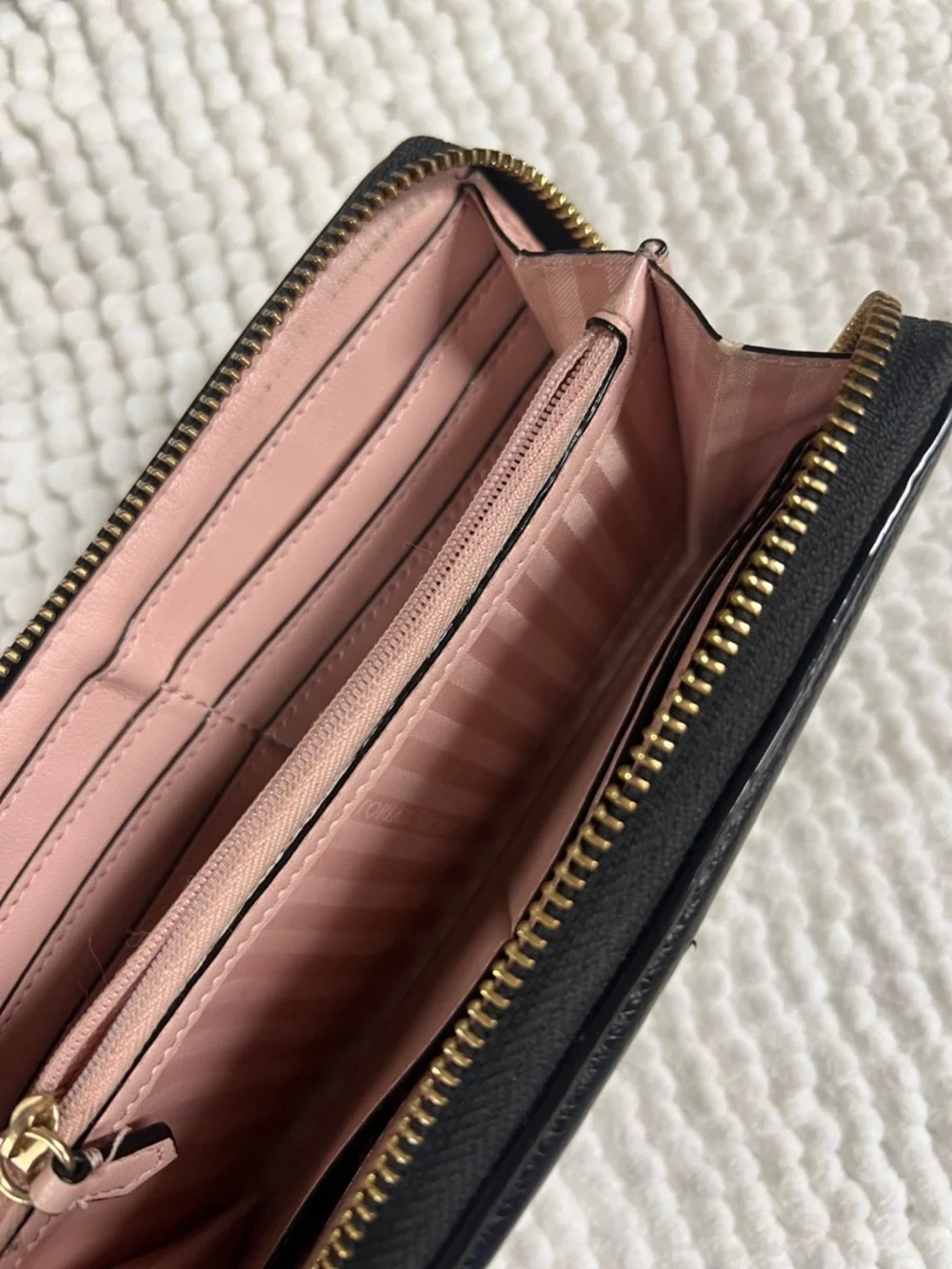 Victoria Secret Black Quilted Women's Zip Wallet - Picture 4 of 4